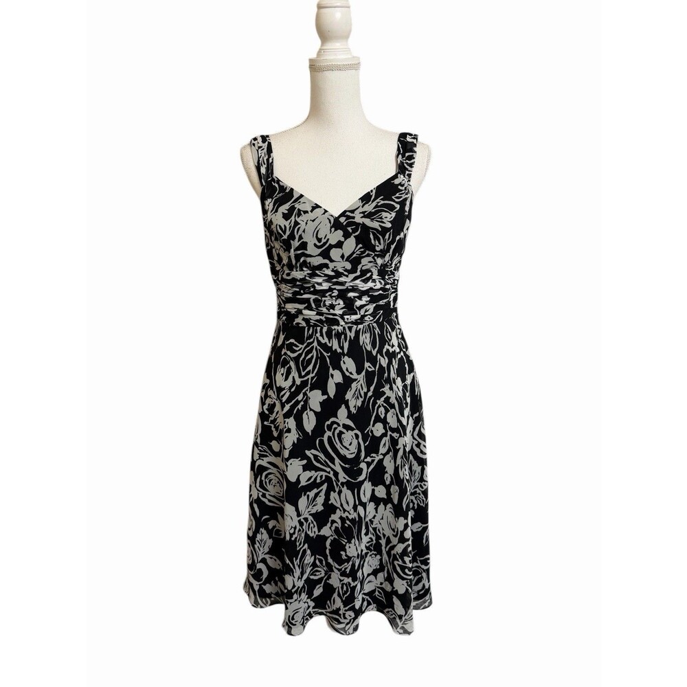 NWT Ann Taylor Sz 4 Black & White Floral Sleeveless Dress V-Neck Knee Length